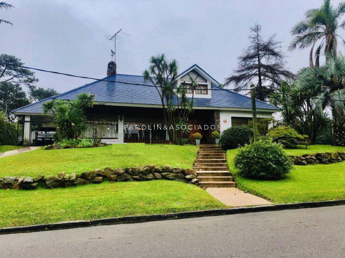 Casa en venta de 2 dormitorios en Mansa, Punta del Este.