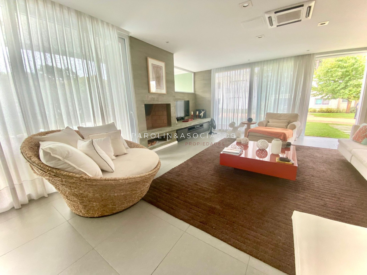 Casa en venta de 5 dormitorios en Mansa, Punta del Este.