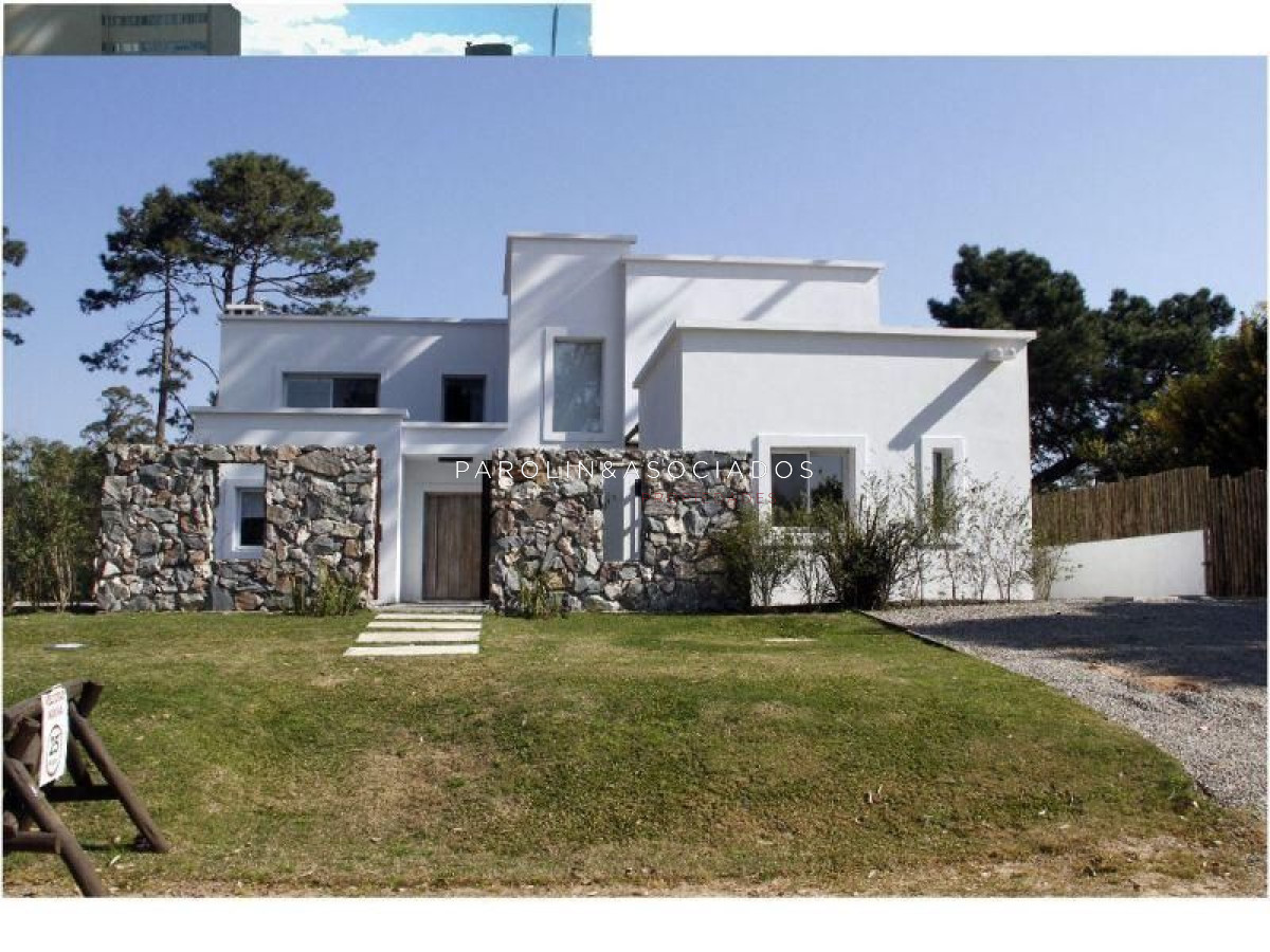 Casa en venta de 3 dormitorios en Lugano, Punta del Este.