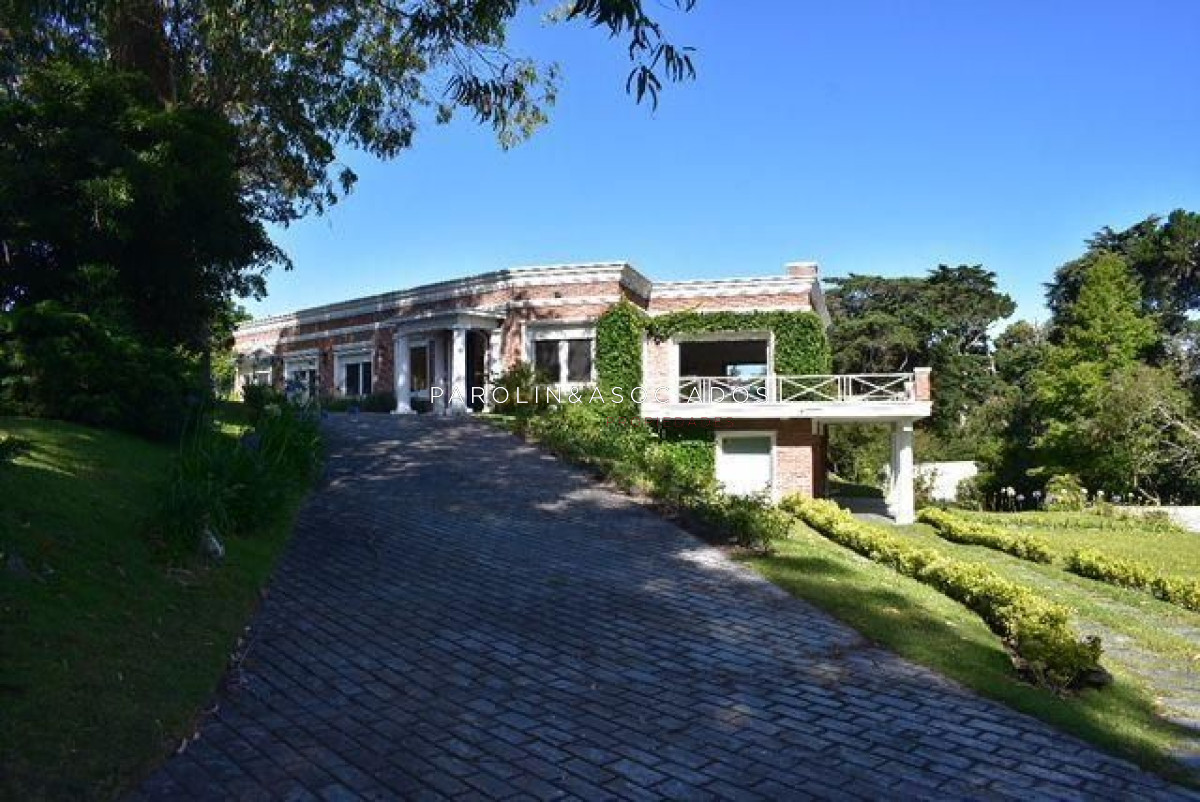  Casa en venta de 5 dormitorios en Golf, Punta del Este.
