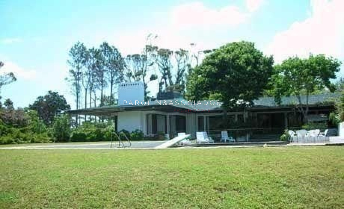 Casa de 6 dormitorios en venta en Punta Ballena, Punta del Este.
