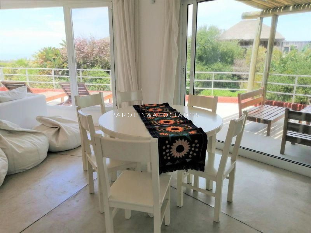 Casa de 5 dormitorios en venta en Manantiales, Punta del Este.