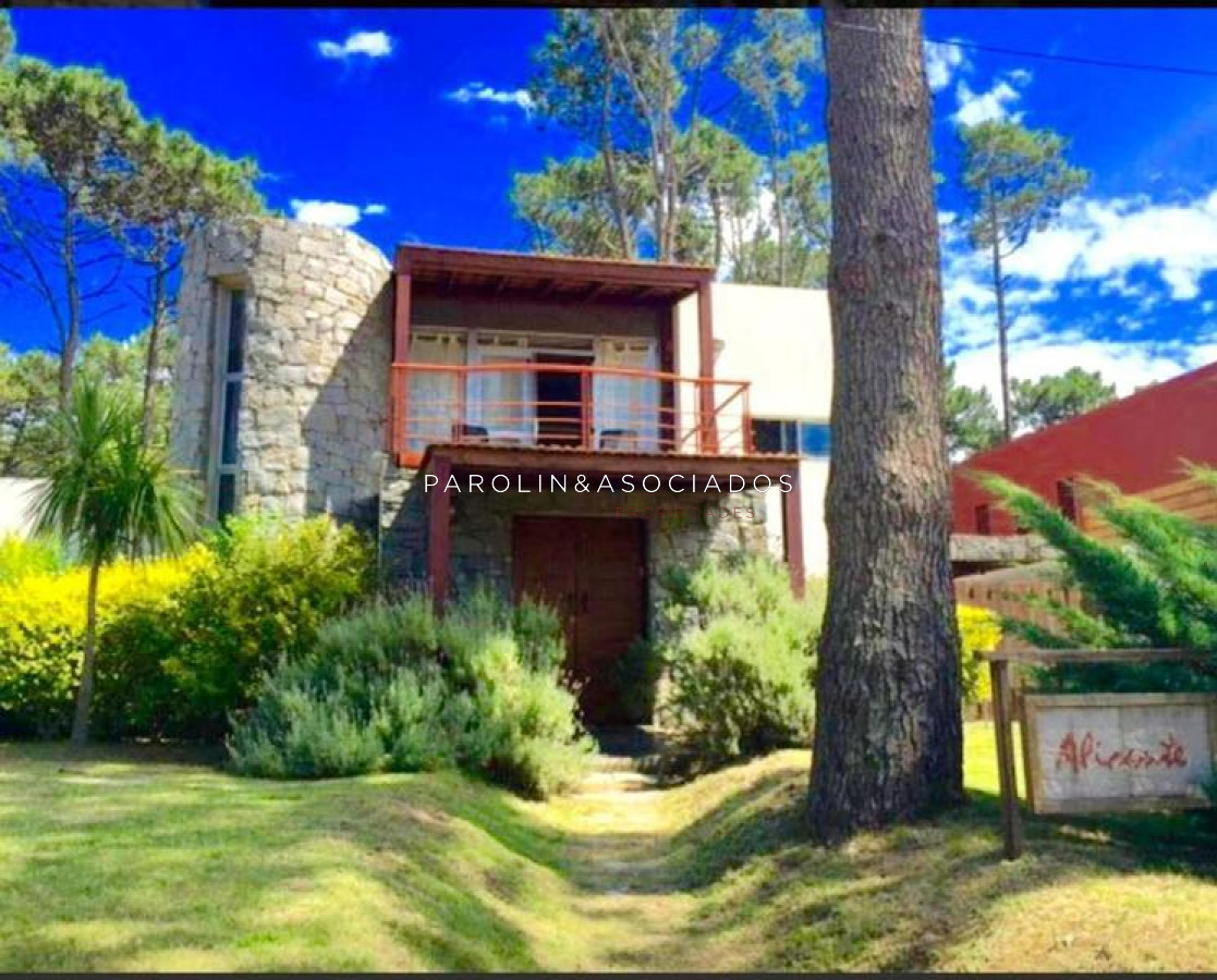 Casa en venta de 3 dormitorios en Montoya, Punta del Este.