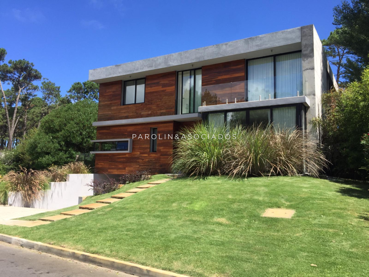 Casa en venta en barrio privado, Punta del Este.