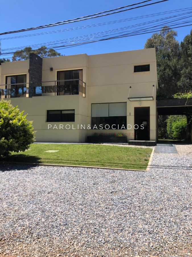 Venta de casa de 4 dormitorios en complejo Solanas, Punta del Este.