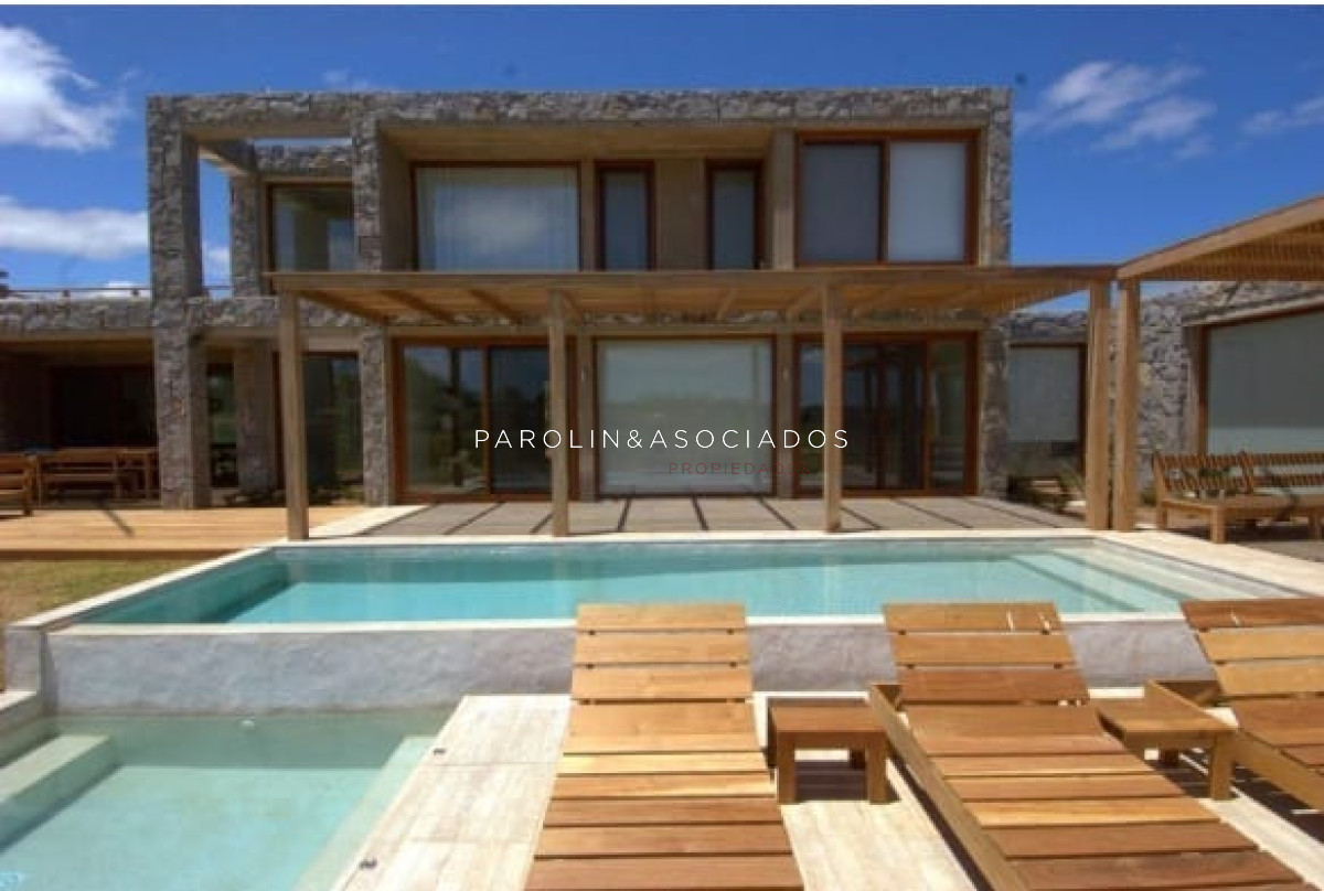casa de 4 dormitories en venta en laguna state, punta del este. - jpa4209c