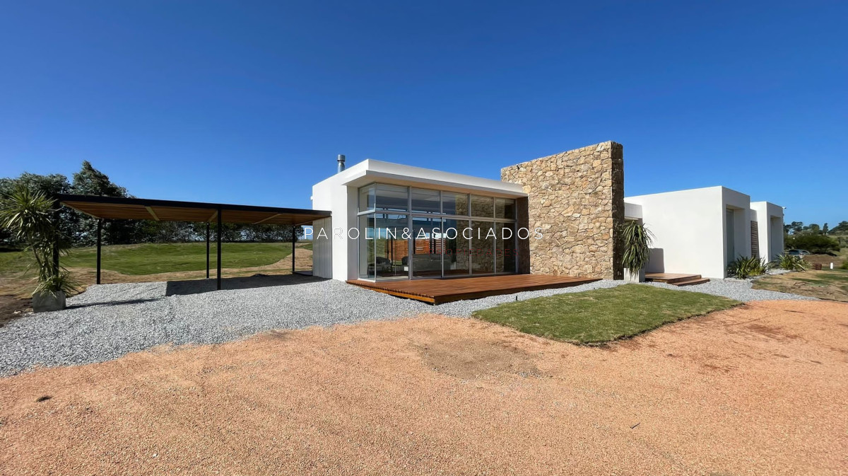 Casa en venta de 4 dormitorios en Pueblo Mío, Punta del Este.
