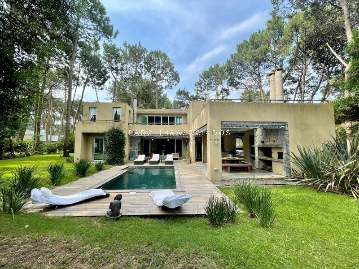 Casa en venta de 4 dormitorios en Barrio Privado Laguna Blanca, Punta del Este.