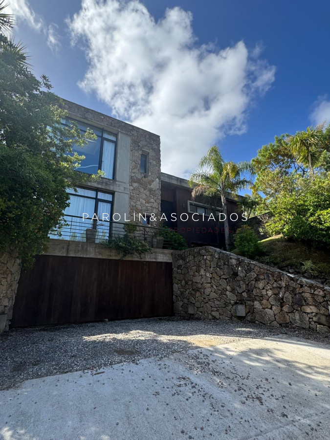Casa en venta de 4 dormitorios en La Arbolada, Punta del Este.