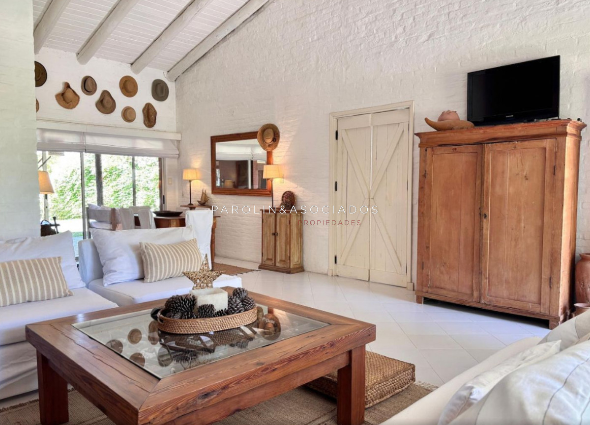 Casa en Venta de 3 Dormitorios en La Barra, Montoya