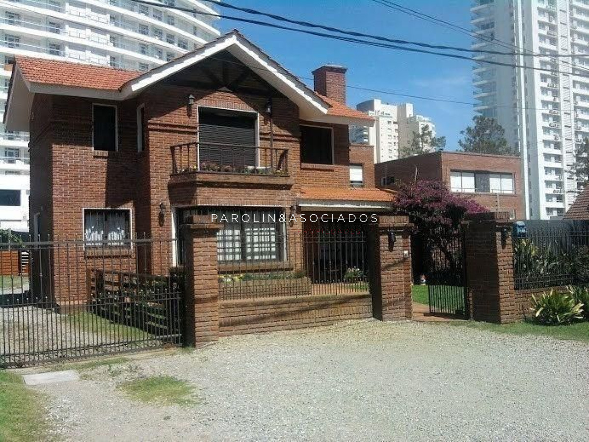 Casa en venta de 4 dormitorios en Punta del Este.