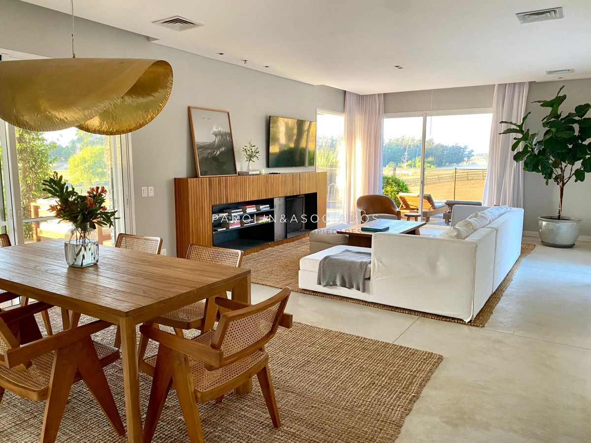 Casa de 4 dormitorios en venta en El Quijote, Punta del Este. - JPA8983C