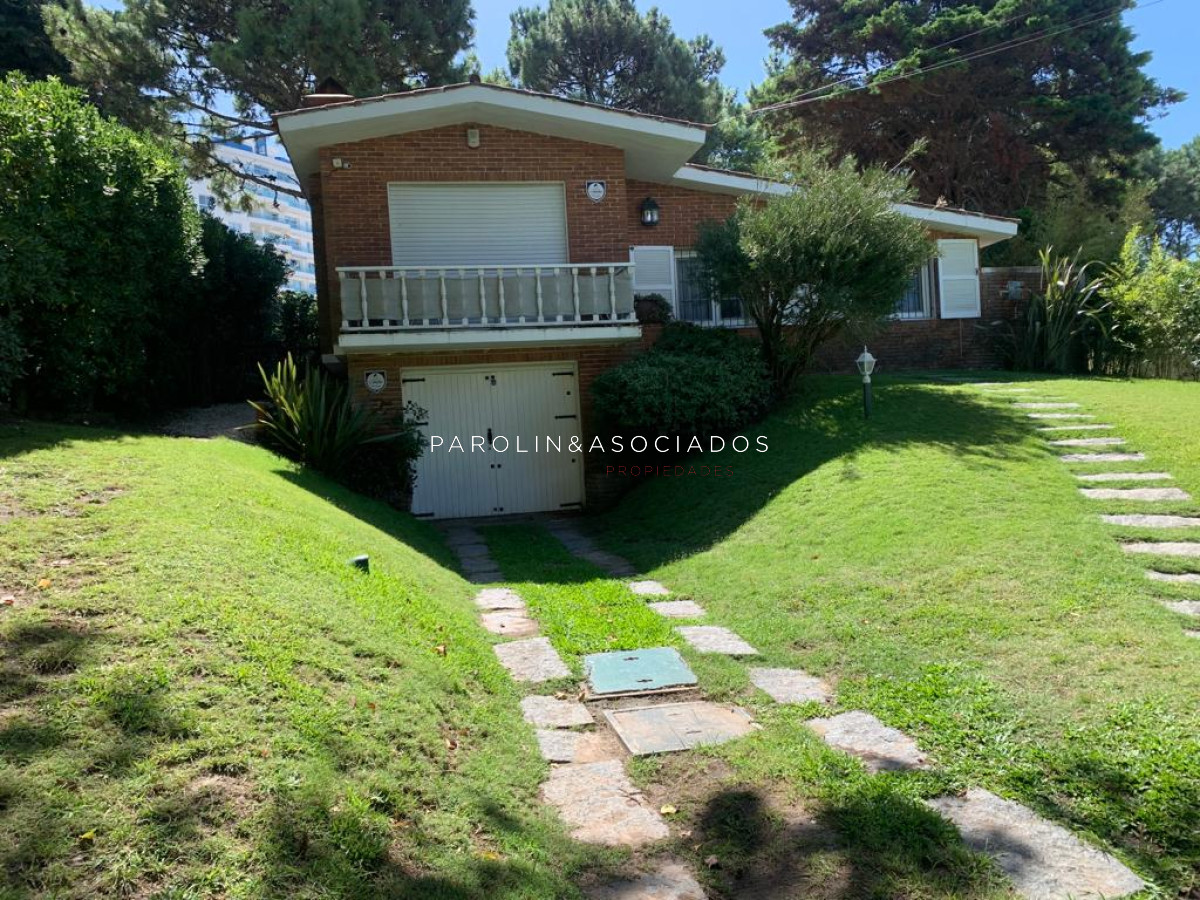 Alquiler Casa 3 Dormitorios En Playa Brava, Punta Del Este