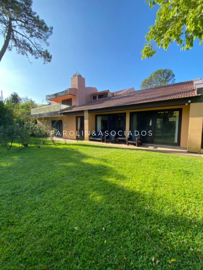 Casa en venta de 5 dormitorios en Lugano, Punta del Este.