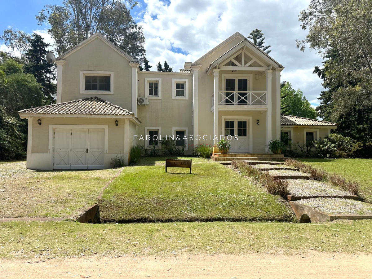 Excelente Casa de 5 Suites en Laguna Blanca