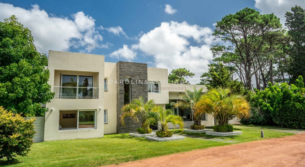 Casa en venta 4 dormitorios en Boulevard Park, Punta del Este.