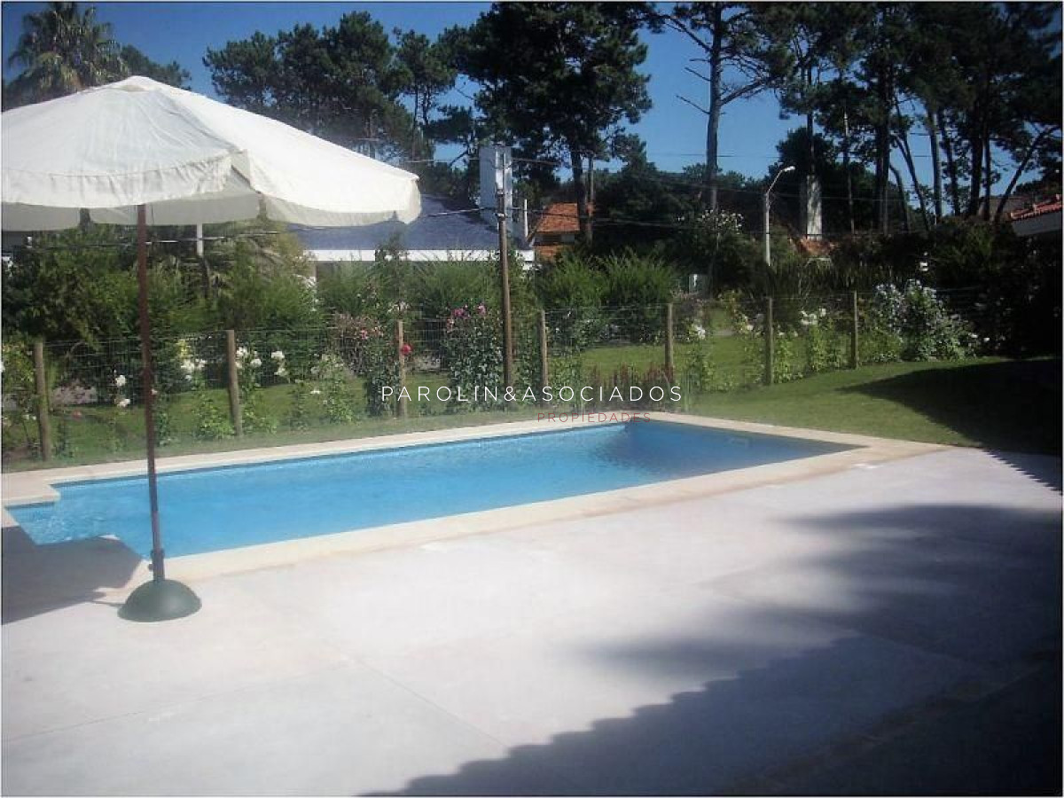 Casa en venta de 4 dormitorios en Lugano, Punta del Este. - JPA122C