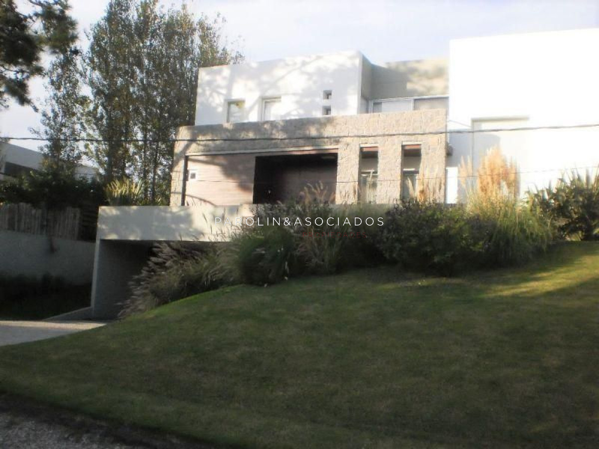 Casa en venta de 3 dormitorios en Rincón del Indio, Punta del Este.