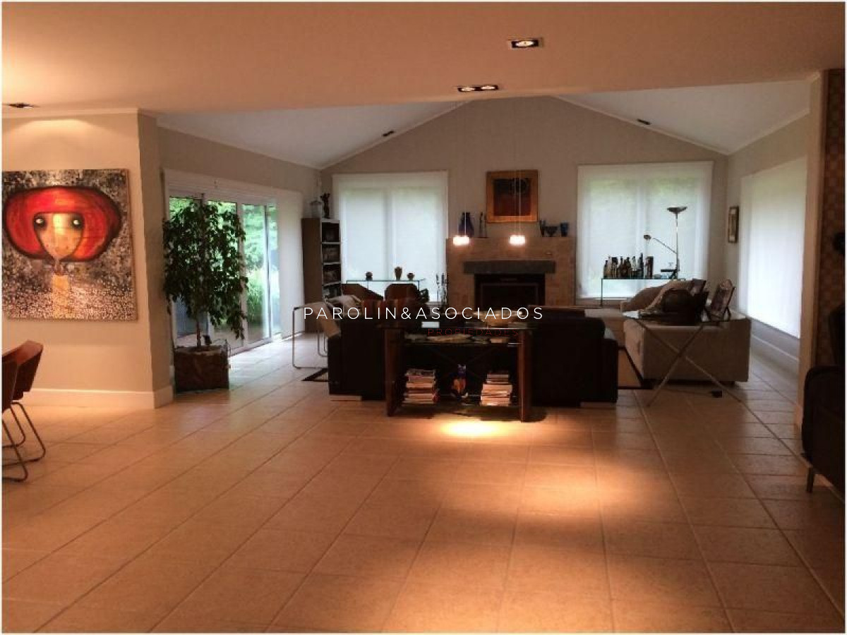Casa en venta de 4 dormitorios en Punta del Este.