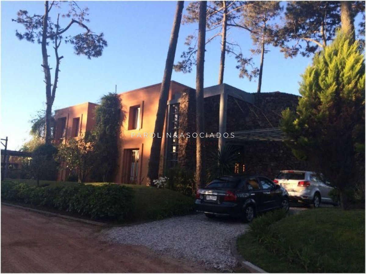 Casa en venta de 5 dormitorios en Lugano, Punta del Este. - GoPunta - Portal Inmobiliario de Punta del Este - Maldonado