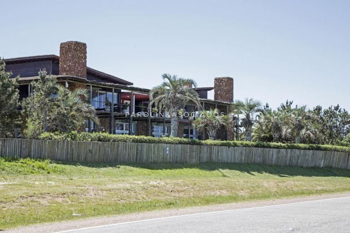 Casa en venta de 4 dormitorios en José Ignacio, Punta del Este.