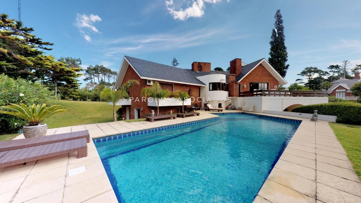 Casa en venta de 6 dormitorios en el Golf, Punta del Este. - JPA1859C