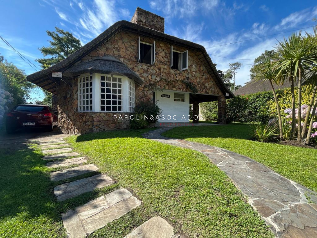 Casa en venta de 3 dormitorios en Pinares, Punta del Este.