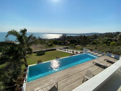 Casa en venta de 3 dormitorios en Punta Ballena, Punta del Este.