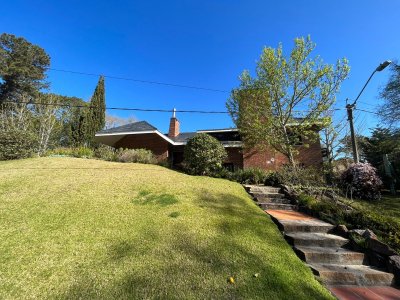 Casa en venta de 4 dormitorios por zona Lugano, Punta del Este.