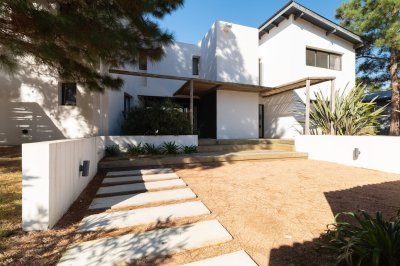 Casa en Venta de 3 Dormitorios en Pinar del Faro, Punta del Este