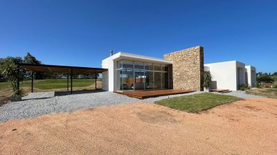 Casa en venta de 4 dormitorios en Pueblo Mío, Punta del Este.