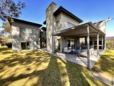 Casa en Venta de 5 Dormitorios en Pinar del Faro