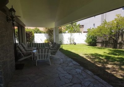 Casa de 5 dormitorios en venta en Marconi, Punta del Este.