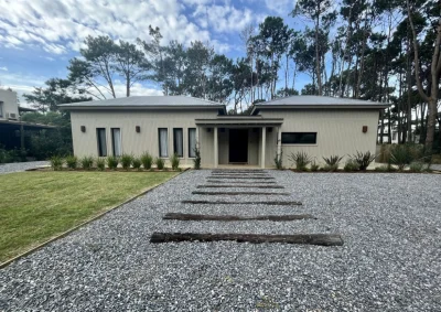 Casa en Venta de 3 Dormitorios en Barrio Privado Laguna Blanca, Punta del Este