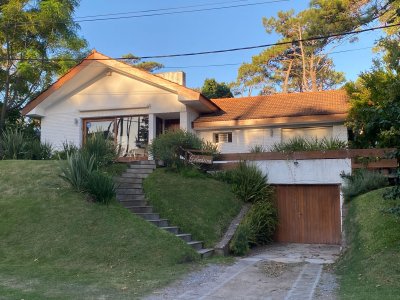 Casa en venta de 2 dormitorios en Pinares, Punta del Este.