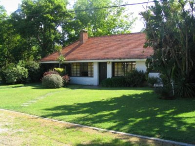 Casa en venta de 3 dormitorios en Cantegril, Punta del Este.