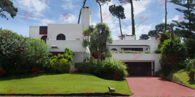 Casa en venta de 6 dormitorios en venta en Lugano, Punta del Este.