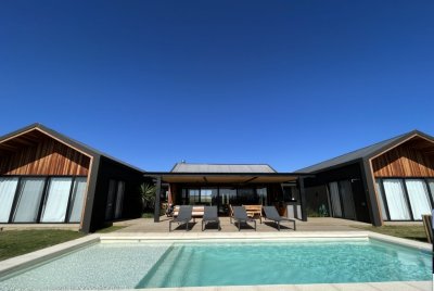 Casa en venta de 4 dormitorios en Pueblo Mio, Punta del Este.