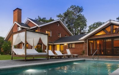 Casa en venta de 4 dormitorios en playa Mansa, Punta del Este.