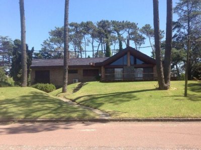 Casa en venta de 5 dormitorios en Mansa, Punta del Este.