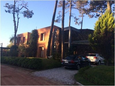 Casa en venta de 5 dormitorios en Lugano, Punta del Este.