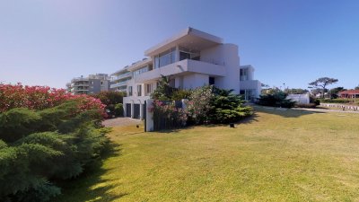 Casa en venta de 5 dormitorios en Mansa, Punta del este.
