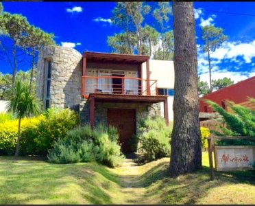 Casa en venta de 3 dormitorios en Montoya, Punta del Este.