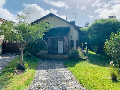 Casa en venta de 3 dormitorios en Pinares, Punta del Este.