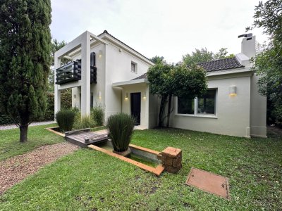 Casa en Venta de 3 Dormitorios en Punta del Este, Zona Colegios