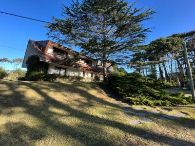 Casa de 4 dormitorios en venta en Lugano, Punta del Este.