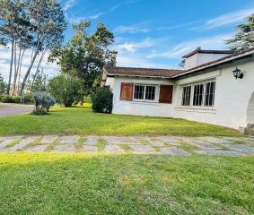 Casa en venta de 3 dormitorios en Playa Mansa, Punta del Este.