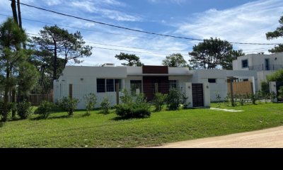 Casa en venta de 3 dormitorios en La Barra, Punta del Este.
