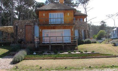 VENTA DE CASA DE 4 DORMITORIOS EN MONTOYA PUNTA DEL ESTE