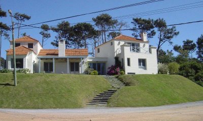 Casa en venta de 4 dormitorios en Montoya, Punta del Este.